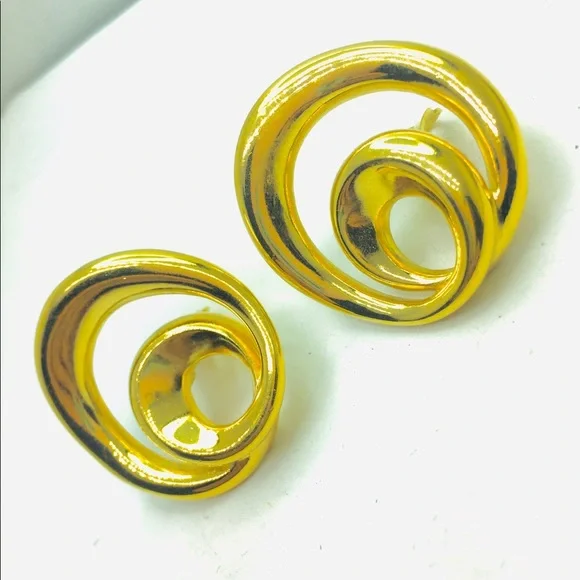 Vintage Givenchy gold tone clip on Earrings. Vintage Givenchy jewelry - Picture 3 of 5